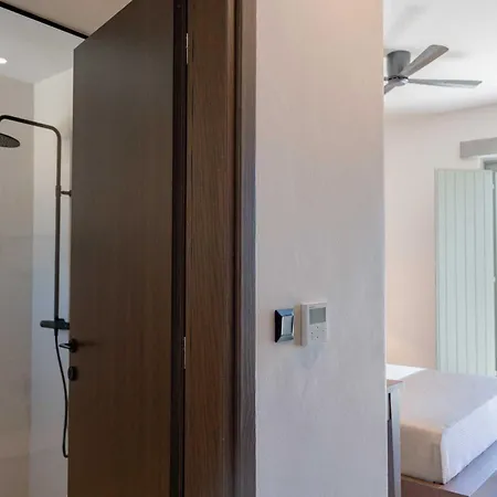 Phoenix With Private Pool & Sea Views Near Naousa *