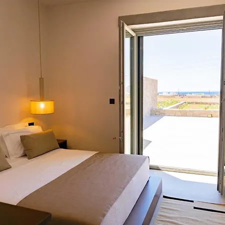 Phoenix With Private Pool & Sea Views Near Naousa Vila *