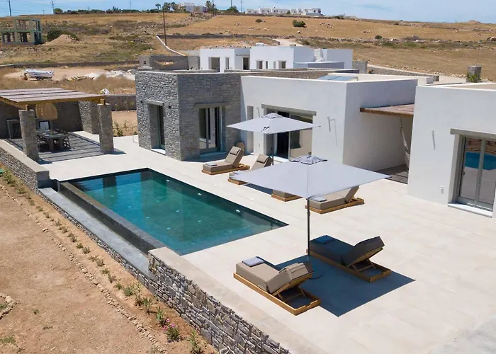 Phoenix With Private Pool & Sea Views Near Naousa Vila