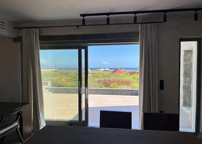 Phoenix With Private Pool & Sea Views Near Naousa Vila *